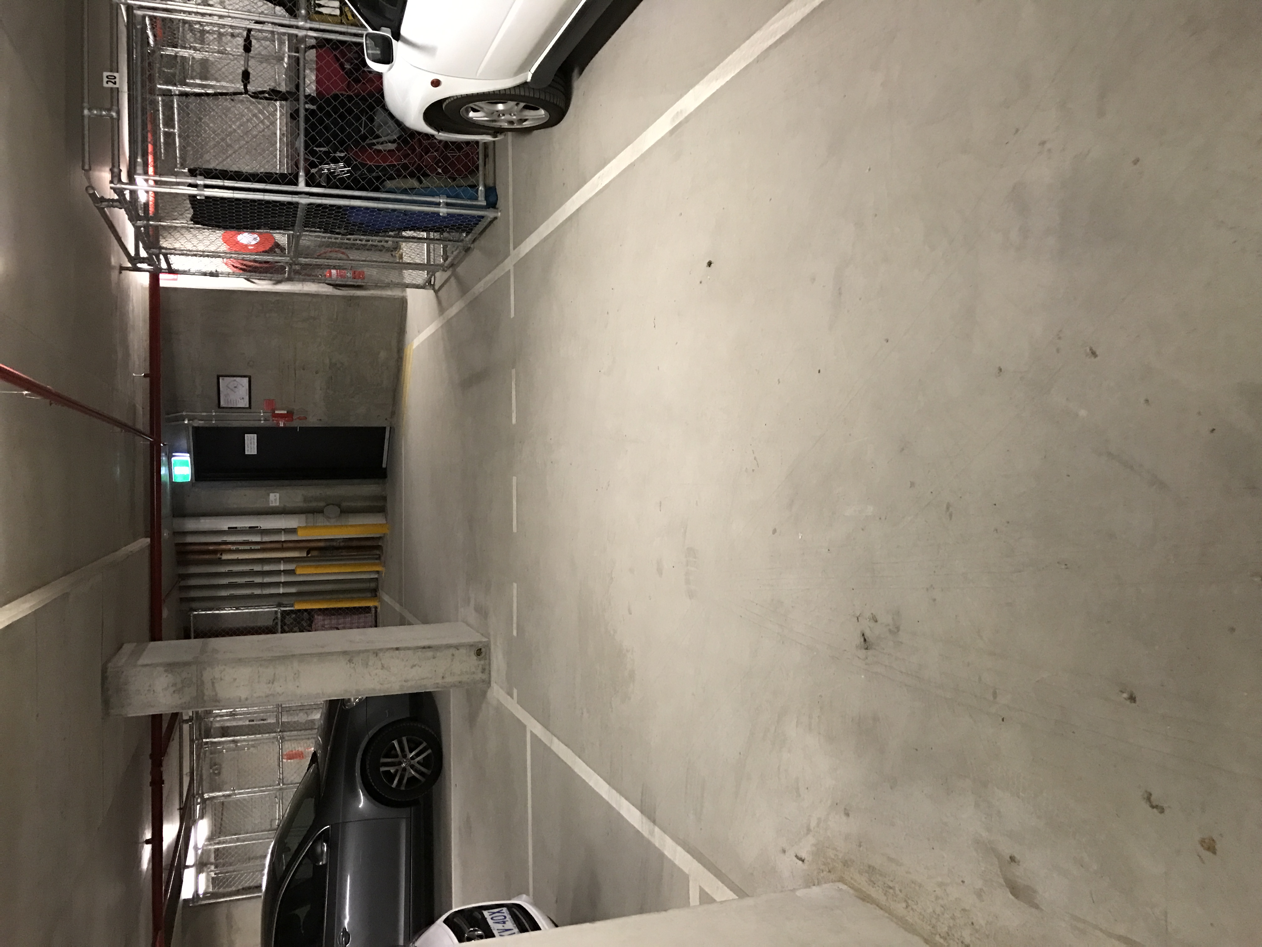 Parking For Rent - 1-2 Car Parks For Rent(extra Free Storage And Gym Access)