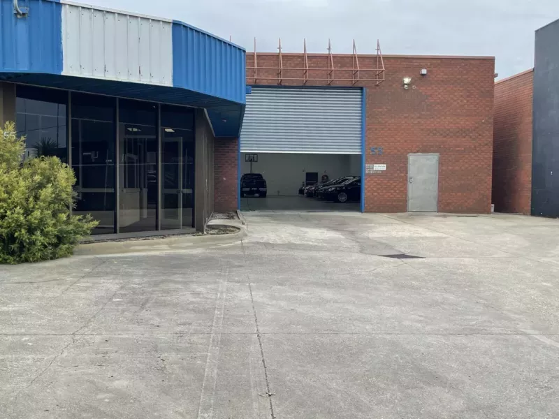 Parking For Rent - Cars, Equipment Storage Warehouse And Front Yard For Lease