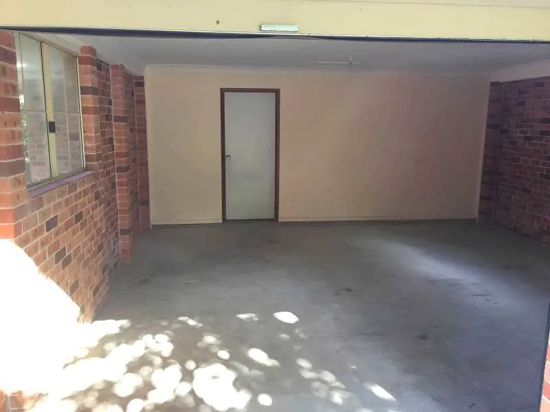 Double Lock Up Garage In Freshwater To Rent