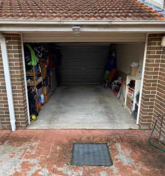 Lock Up Garage For Lease