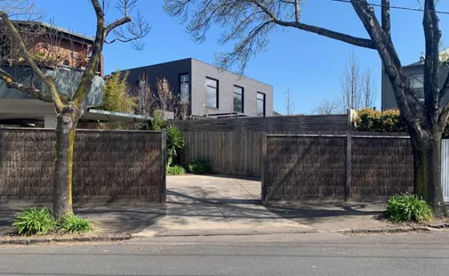 Parking For Rent - Armadale - Driveway Parking Next To Train Station