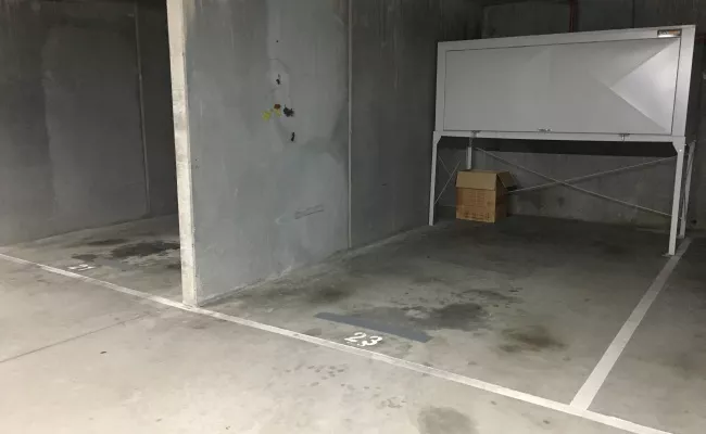 Parking Garages And Car Spaces For Rent - Parking Lot At 33 Latrobe Street